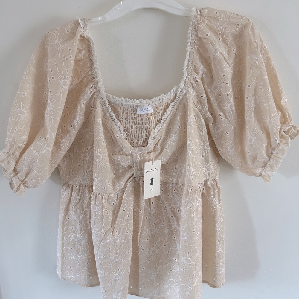 NWT Chic soul baby doll top. Color tan with white. Great quality. Size 1x.